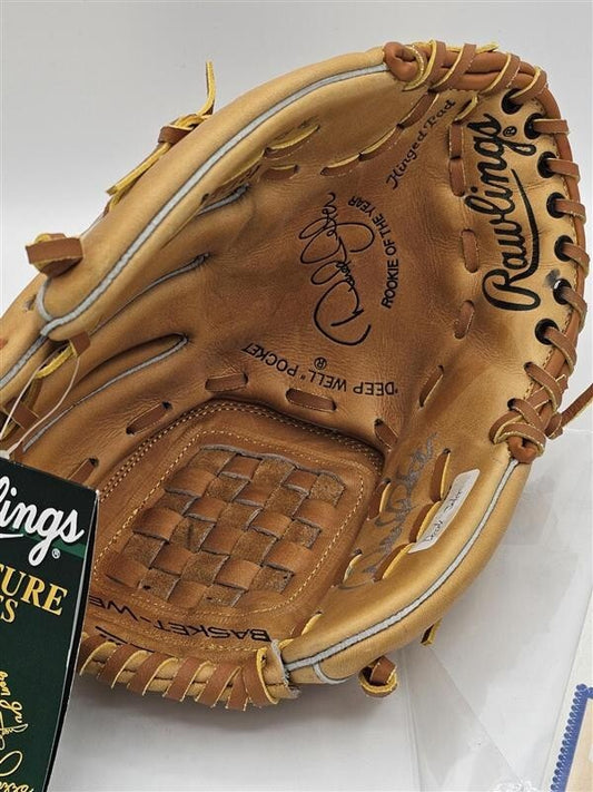 Derek Jeter signed signature model Rawlings ROY Baseball Glove w/Certificate