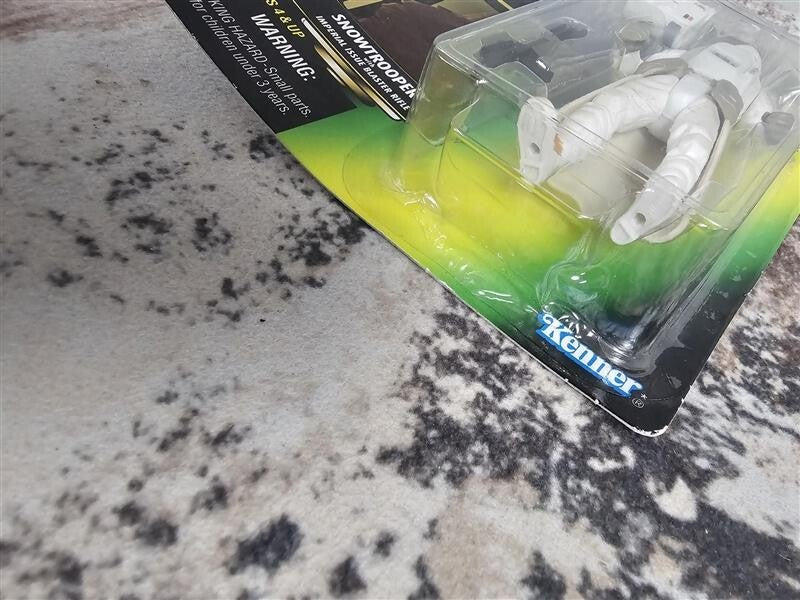1997 Snowtrooper STAR WARS THE POWER OF THE FORCE (Kenner)