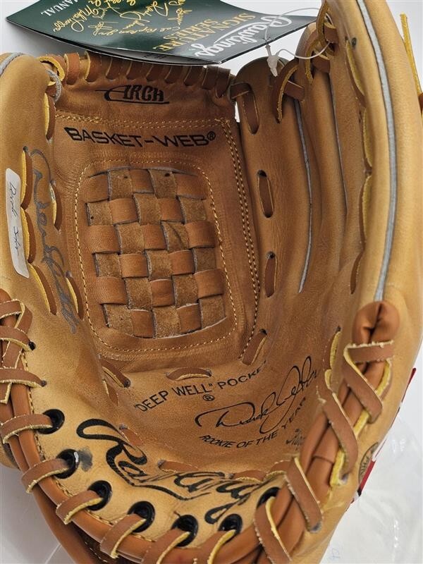 Derek Jeter signed signature model Rawlings ROY Baseball Glove w/Certificate
