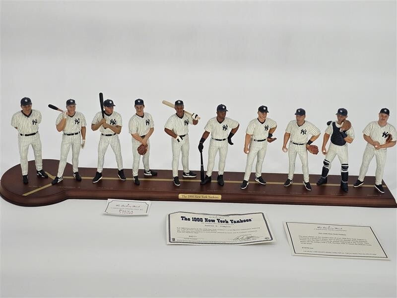 1998 NEW YORK Yankees Team Figurine Statue Set CMG 28” Long