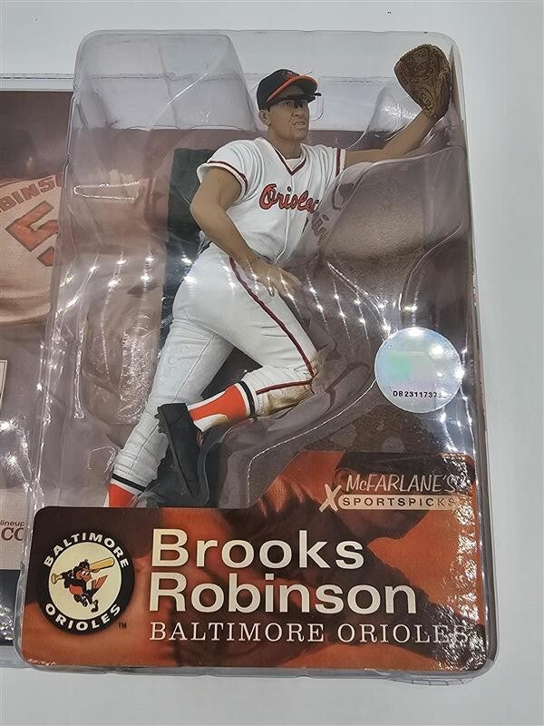 2004 MCFARLANE COOPERSTOWN COLLECTION SERIES 1 BROOKS ROBINSON ACTION FIGURE NEW