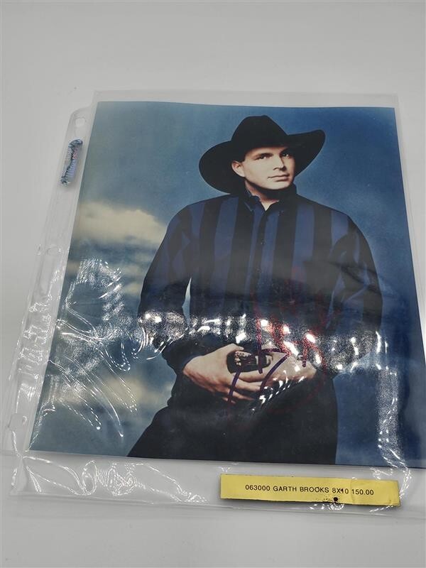 Garth Brooks Signed Cowboy Hat and Picture