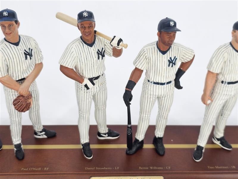 1998 NEW YORK Yankees Team Figurine Statue Set CMG 28” Long