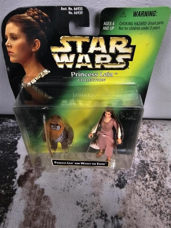 1997 Star Wars Princess Leia Collection Princess Leia and Wicket The Ewok