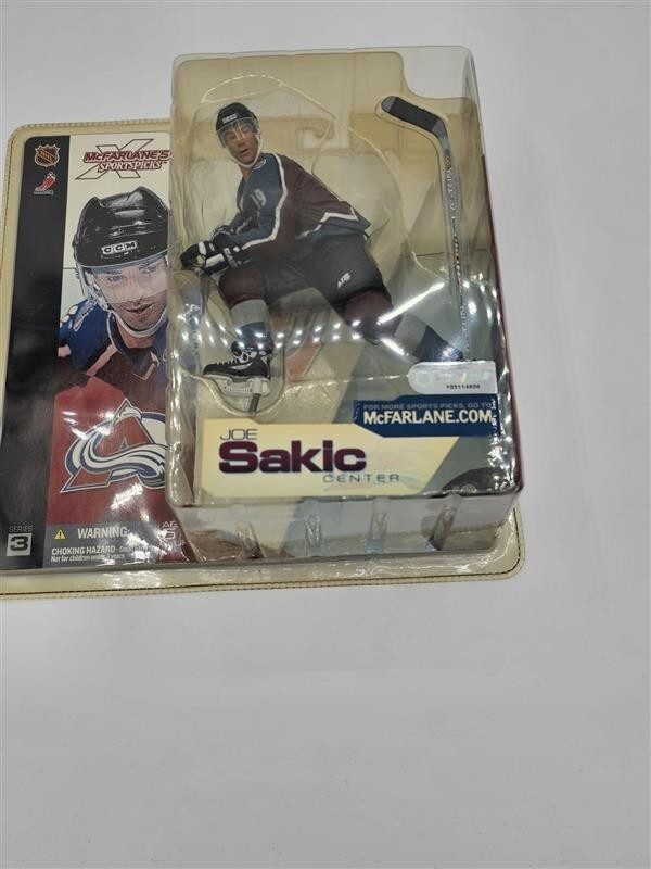 Joe Sakic (2002) McFarlane Sportspicks Hockey Action Figure Series 3 Avalanche