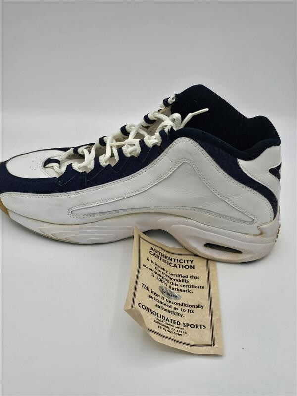 GRANT HILL #33 SIGNED PISTONS FILA BASKETBALL SHOES COA