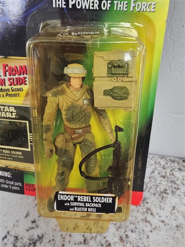 1997 Star Wars POTF Endor Rebel Soldier w/ Survival Backpack and Blaster Rifle