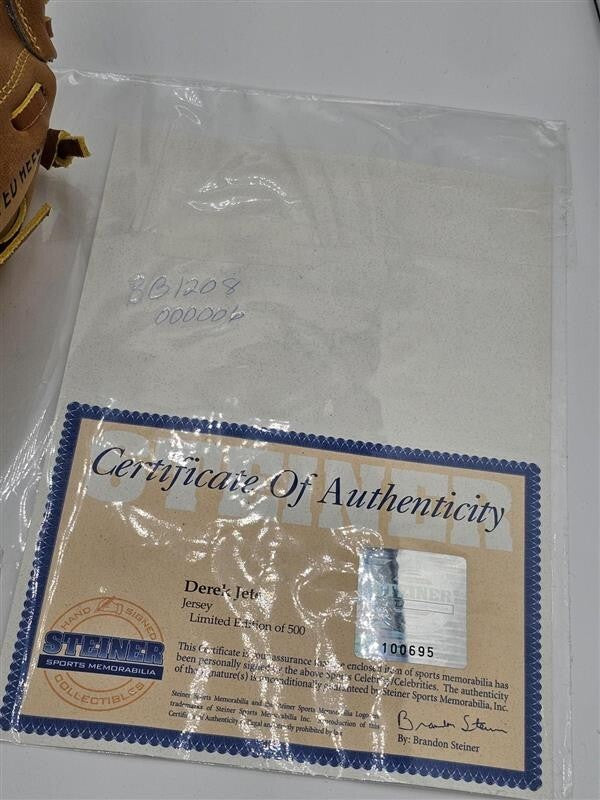 Derek Jeter signed signature model Rawlings ROY Baseball Glove w/Certificate