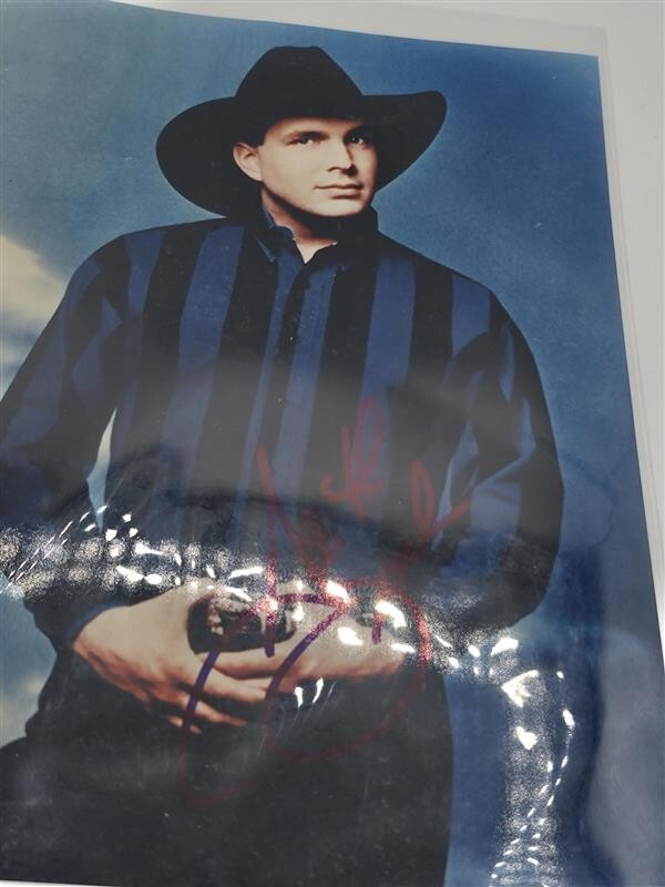 Garth Brooks Signed Cowboy Hat and Picture