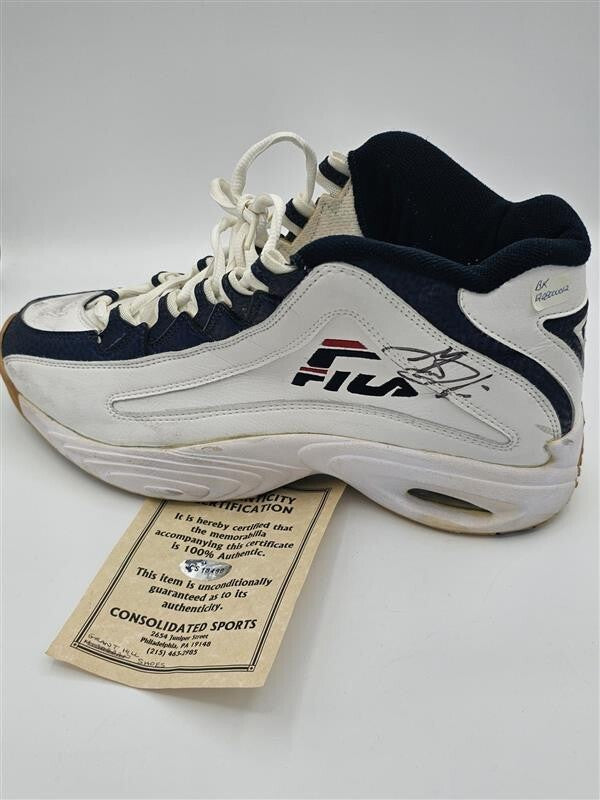 GRANT HILL #33 SIGNED PISTONS FILA BASKETBALL SHOES COA