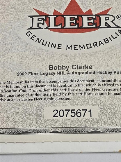 Bobby Clarke Signed Philadelphia Flyers Official Game Puck - Fleer -2075671