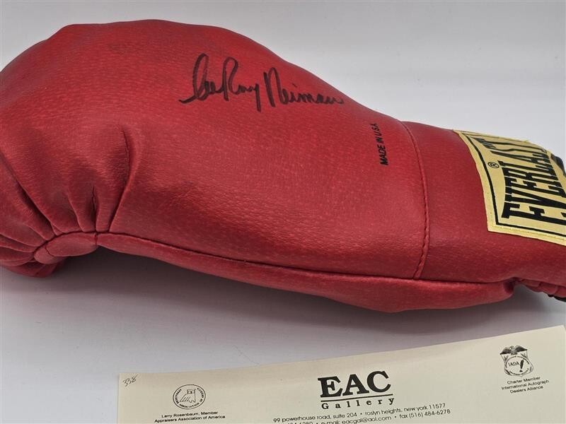 LEROY NEIMAN AUTOGRAPHED EVERLAST BOXING GLOVE COA INCLUDED