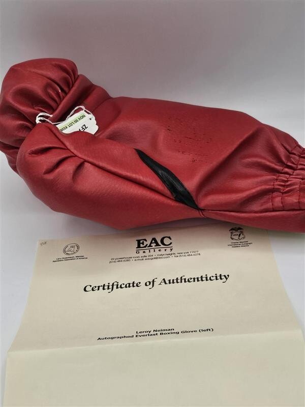 LEROY NEIMAN AUTOGRAPHED EVERLAST BOXING GLOVE COA INCLUDED