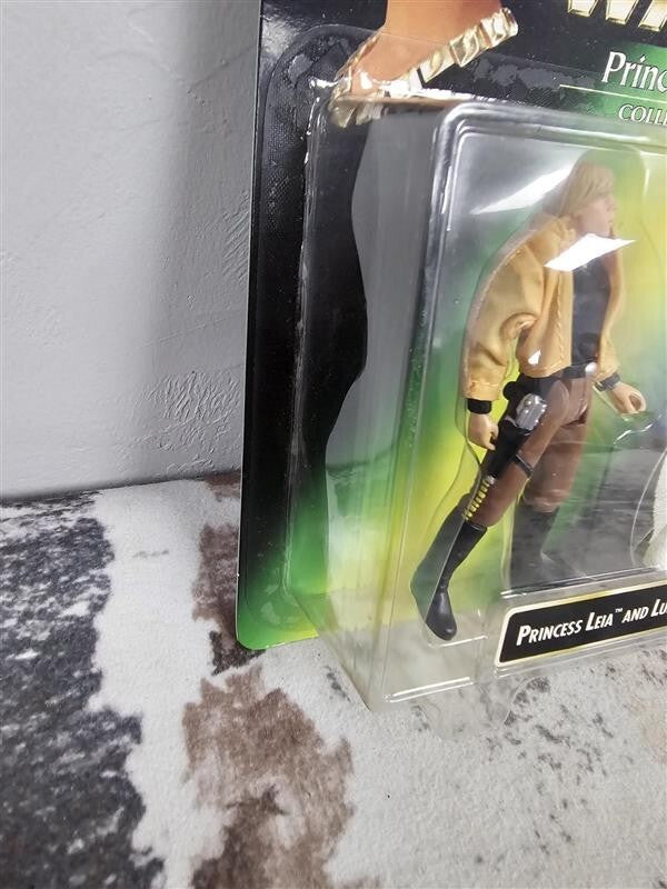 1997 STAR WARS PRINCESS LEIA AND LUKE SKYWALKER ACTION FIGURES FACTORY SEALED