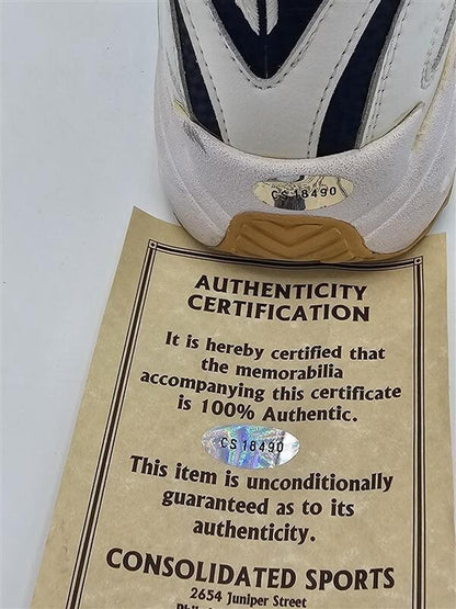 GRANT HILL #33 SIGNED PISTONS FILA BASKETBALL SHOES COA