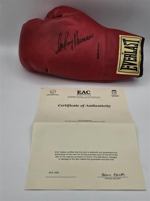 LEROY NEIMAN AUTOGRAPHED EVERLAST BOXING GLOVE COA INCLUDED