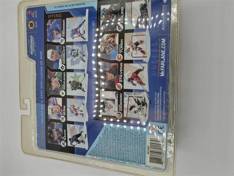 Joe Sakic (2002) McFarlane Sportspicks Hockey Action Figure Series 3 Avalanche