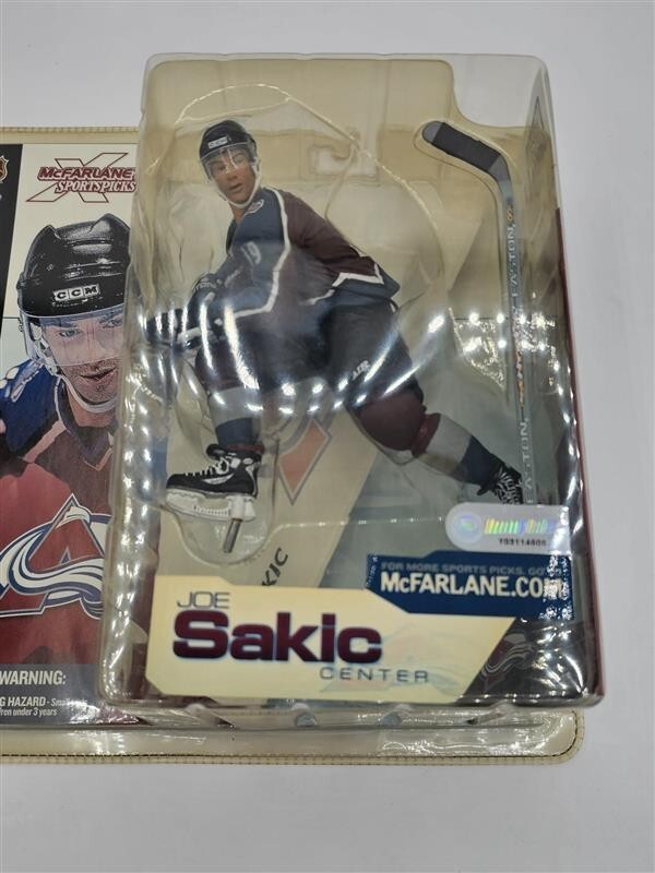 Joe Sakic (2002) McFarlane Sportspicks Hockey Action Figure Series 3 Avalanche