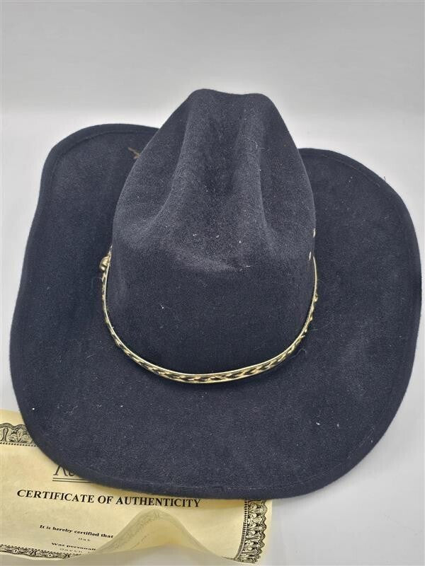 Garth Brooks Signed Cowboy Hat and Picture