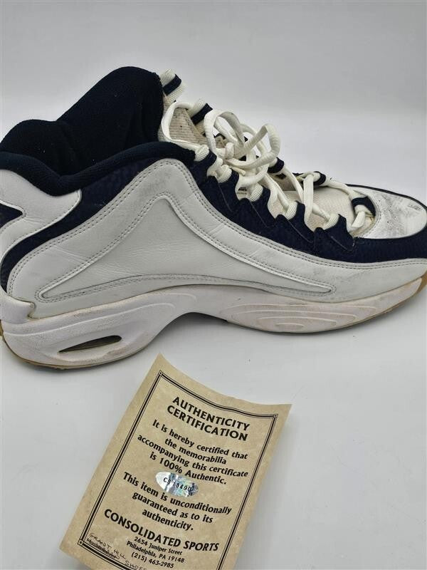 GRANT HILL #33 SIGNED PISTONS FILA BASKETBALL SHOES COA
