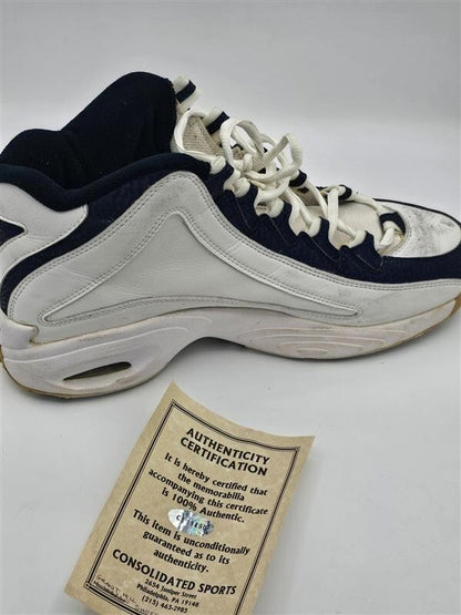 GRANT HILL #33 SIGNED PISTONS FILA BASKETBALL SHOES COA
