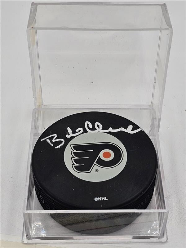 Bobby Clarke Signed Philadelphia Flyers Official Game Puck - Fleer -2075671