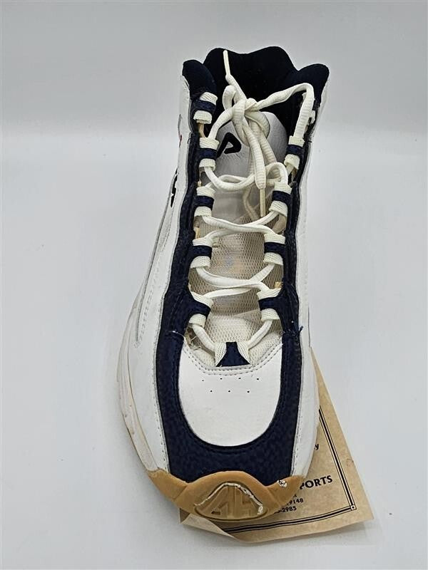 GRANT HILL #33 SIGNED PISTONS FILA BASKETBALL SHOES COA