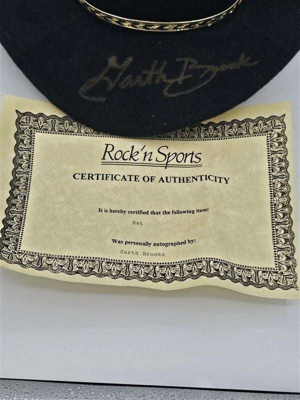 Garth Brooks Signed Cowboy Hat and Picture