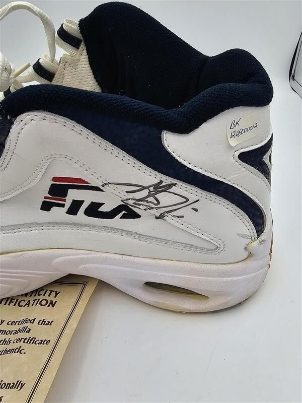 GRANT HILL #33 SIGNED PISTONS FILA BASKETBALL SHOES COA