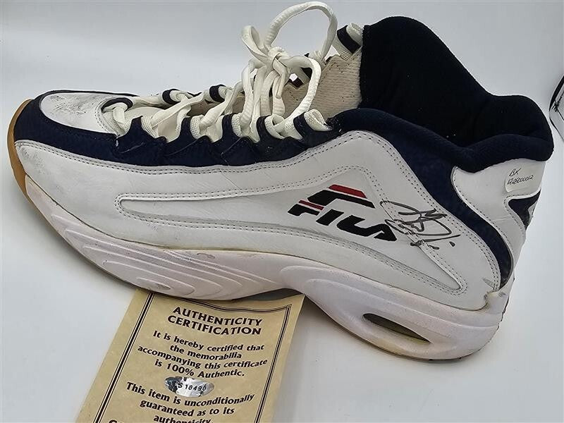 GRANT HILL #33 SIGNED PISTONS FILA BASKETBALL SHOES COA