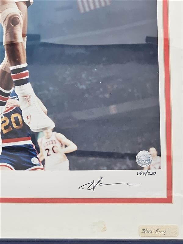 Julius Erving Signed Photo Philadelphia 76ers Dr. J Signed Beckett w/ COA & Pic