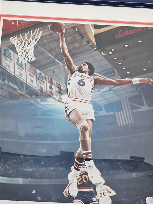 Julius Erving Signed Photo Philadelphia 76ers Dr. J Signed Beckett w/ COA & Pic